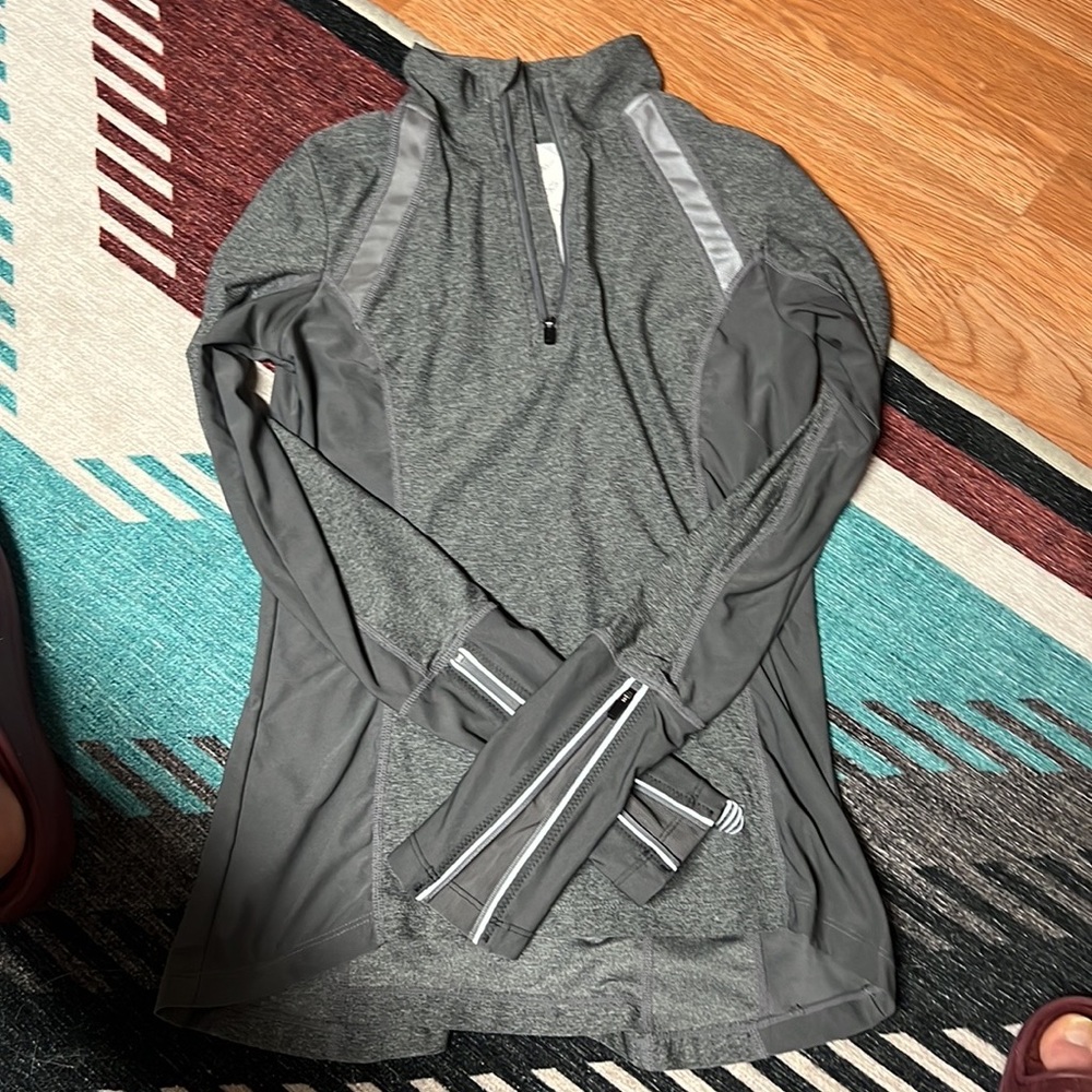 Cute fitted long sleeve active top
